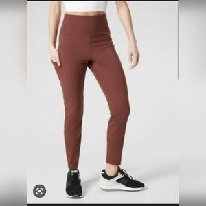 Athleta trekkie hybrid crop tight